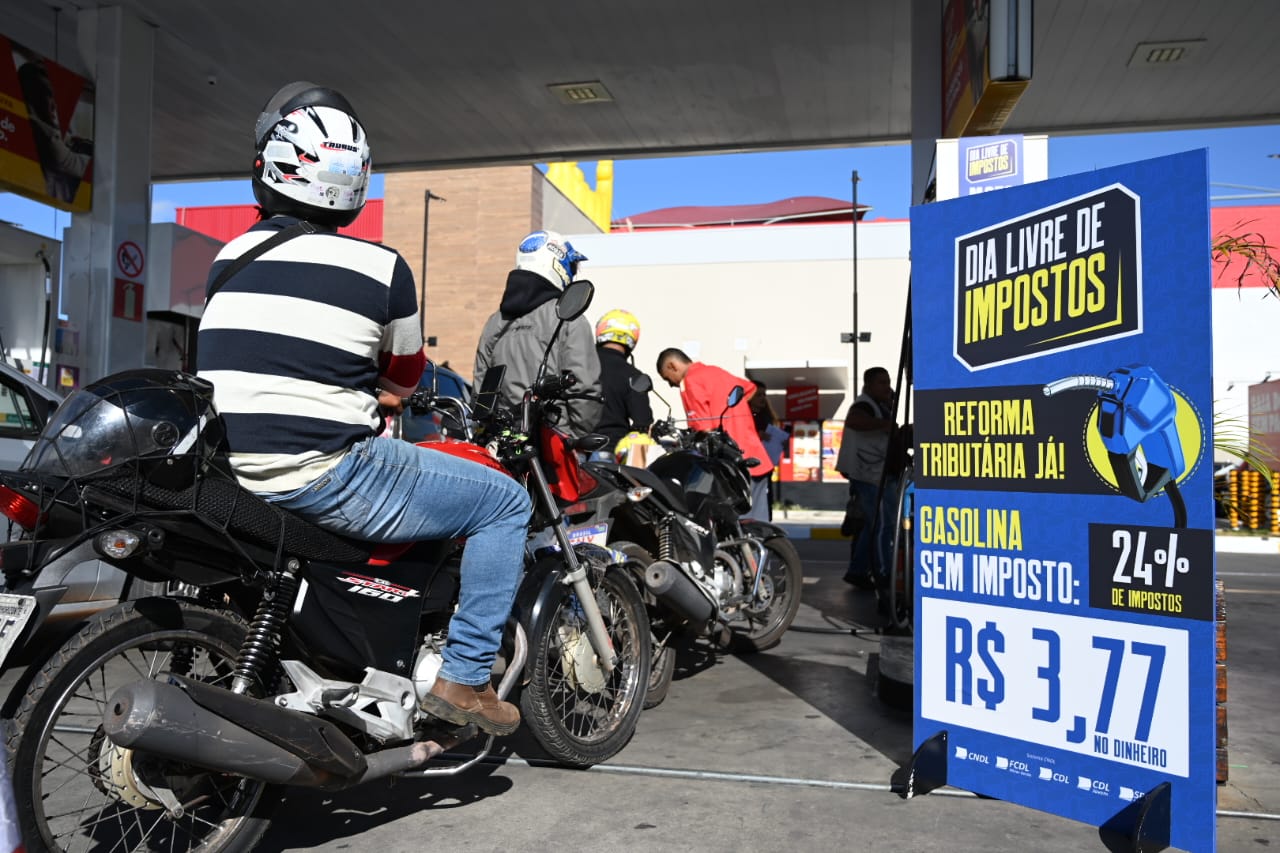 Preço da gasolina cai em BH e combustível é vendido a R$ 4,77 o litro